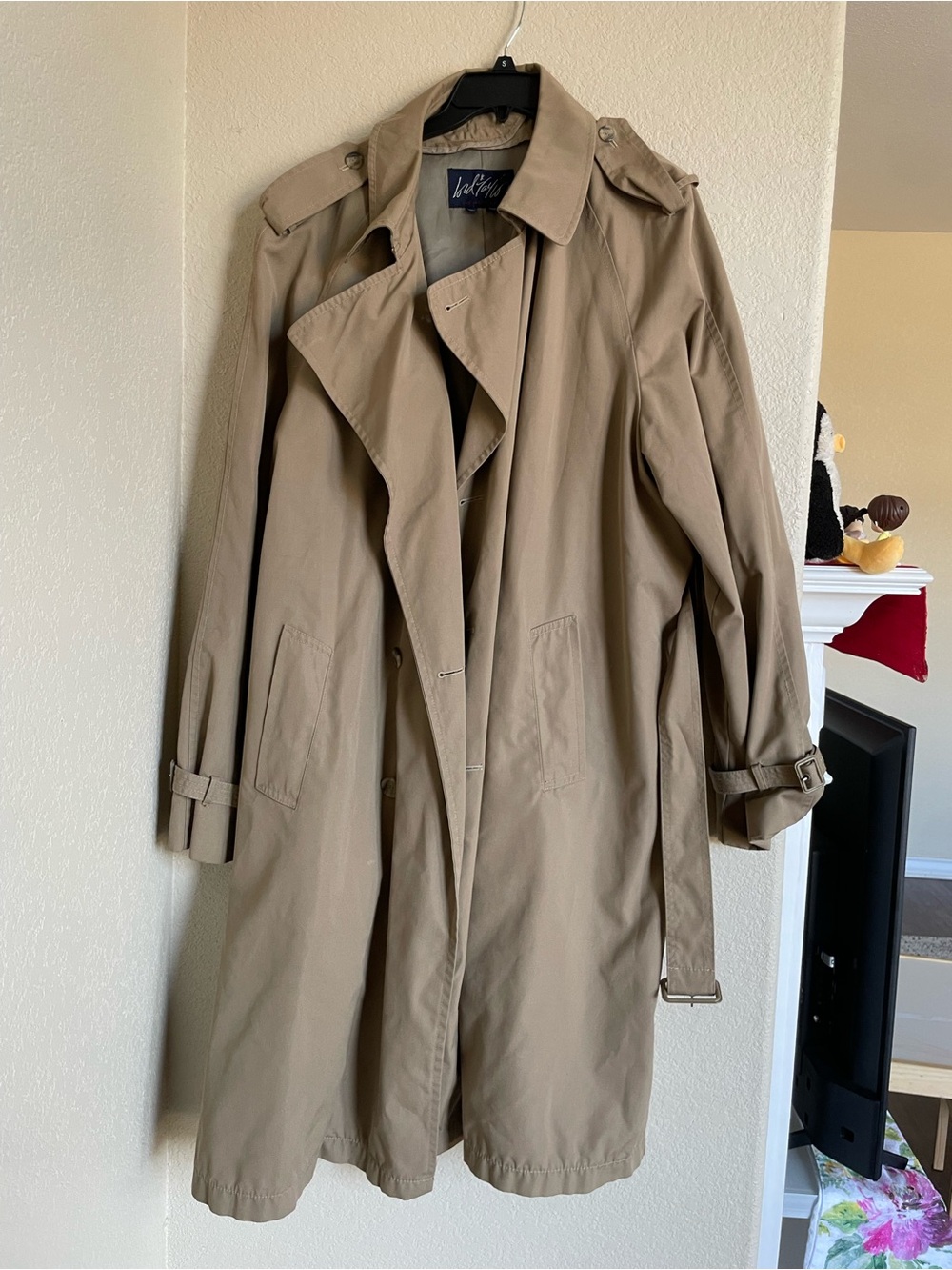 Vintage Men’s Classic Trench Coat in Khaki